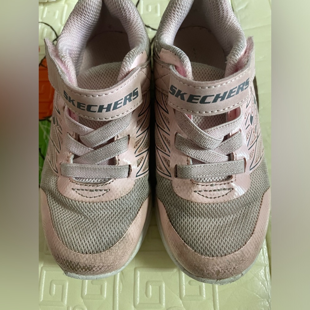 Sketchers girls Size 10 US pink sneakers